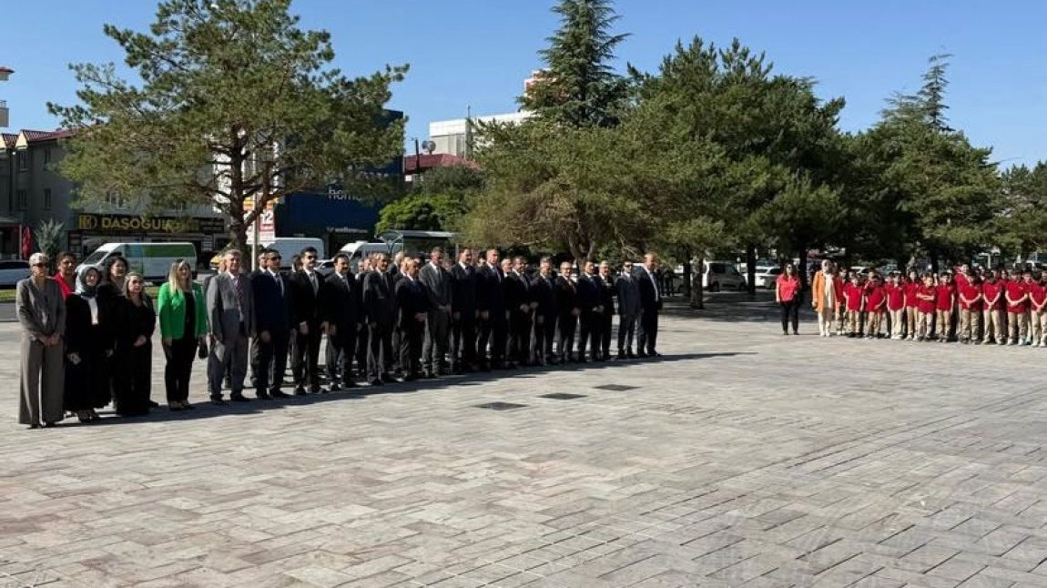 İlköğretim Haftası Etkinlikleri, Atatürk Anıtına Çelenk Konulması Törenine Okulumuzla Katıldık